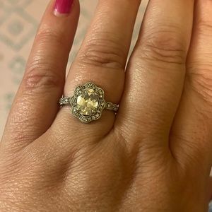 White topaz ring set in 925 sterling silver